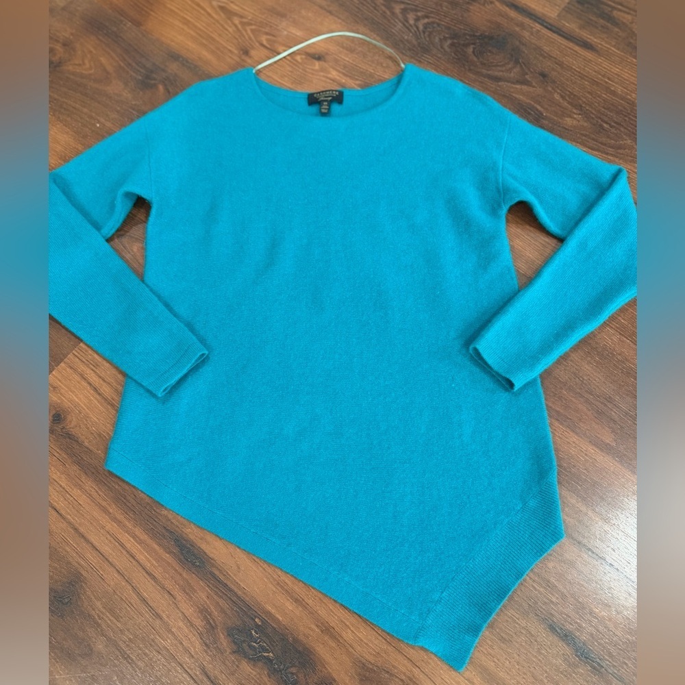 Charter Club Luxury 100% Cashmere Asymmetric Hem Sweater Size XS Teal color